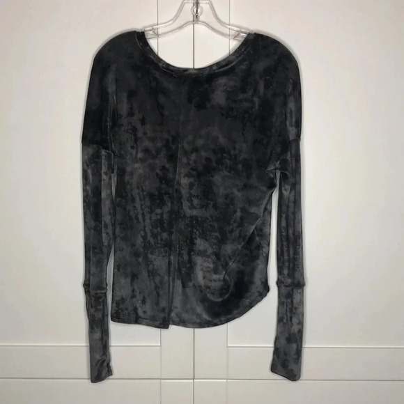 🌸NEW🌸 RED HAUTE Velour Sweatshirt - Picture 4 of 7